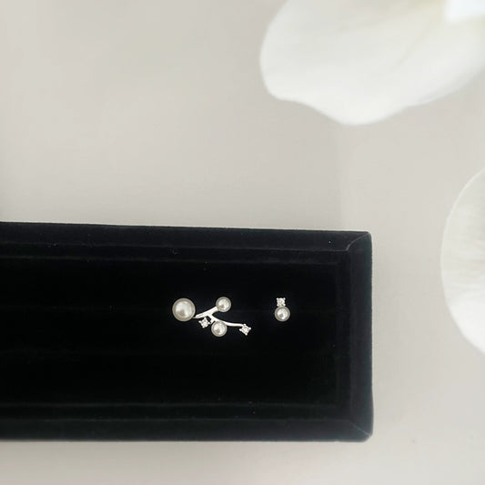 Starry Pearl Stud Earrings in S925 Silver