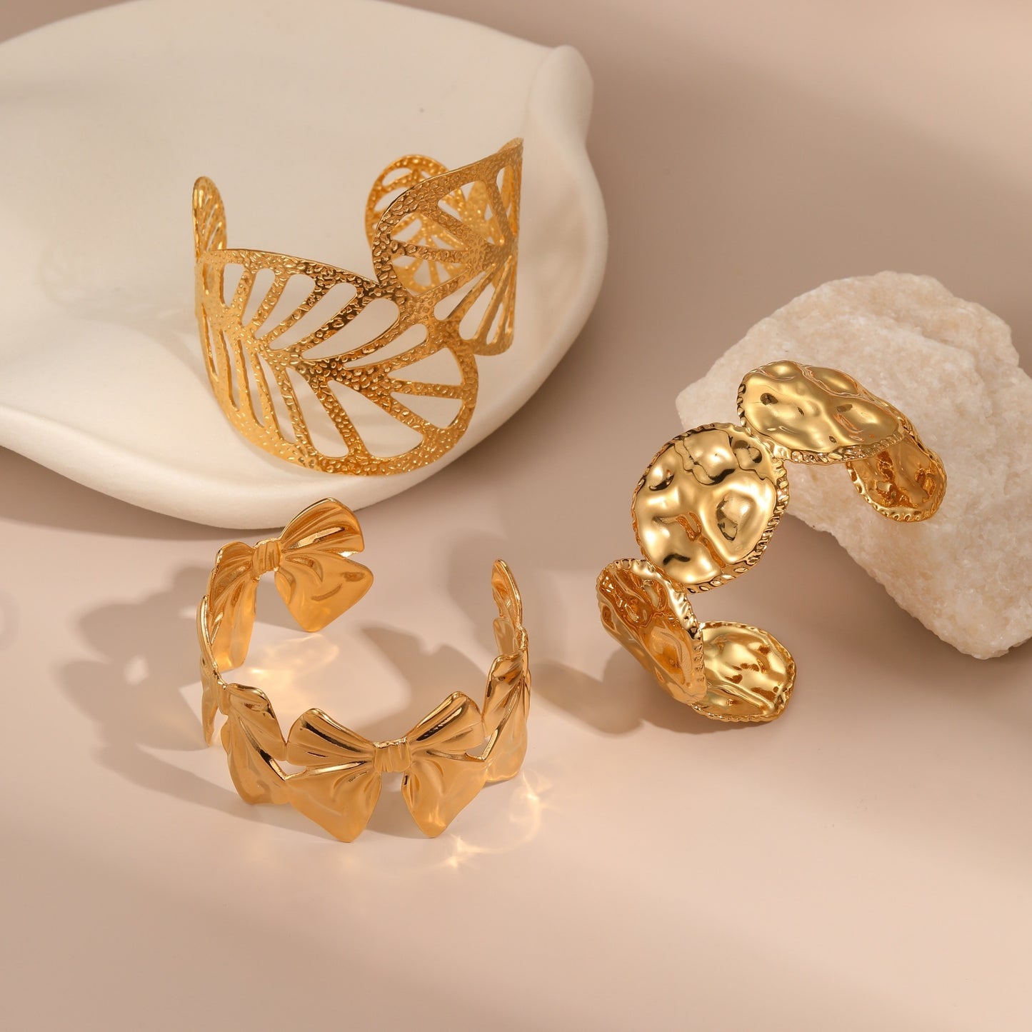 Elegant Stainless Steel Leaf Charm Wristband Bracelet