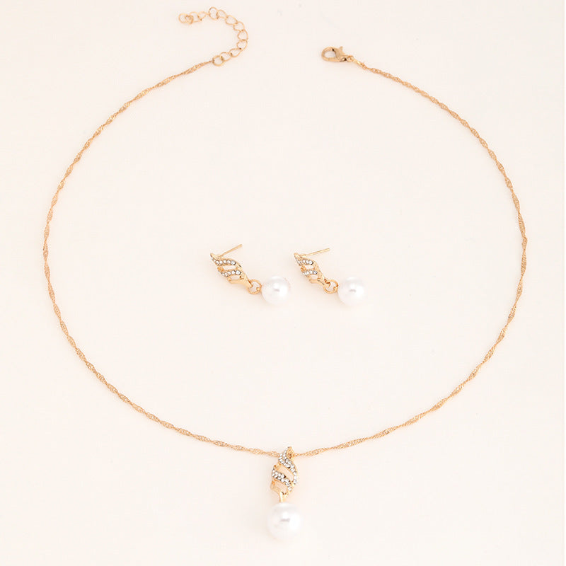 Elegant Pearl Pendant Necklace and Earring Set