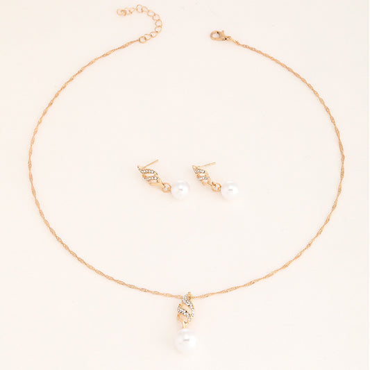 Elegant Pearl Pendant Necklace and Earring Set